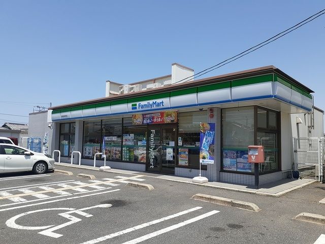 近くのファミリーマート様まで322m(徒歩5分)