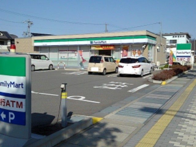 近くのファミリーマート篠ノ井杵淵店まで800m(徒歩10分)