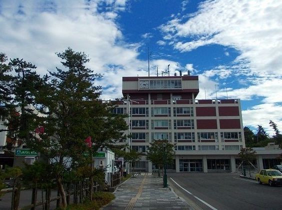 近くの由利本荘市役所まで1,800m（徒歩23分）