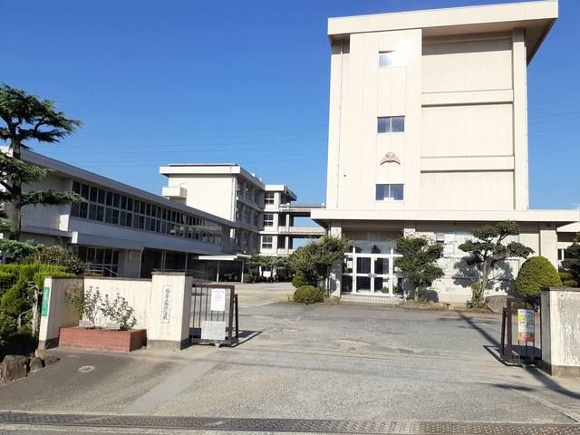 近くの旭丘小学校まで1,100m(徒歩14分)