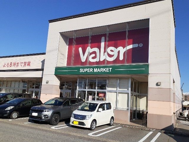 近くのバロー黒瀬店まで1,200m（徒歩15分）