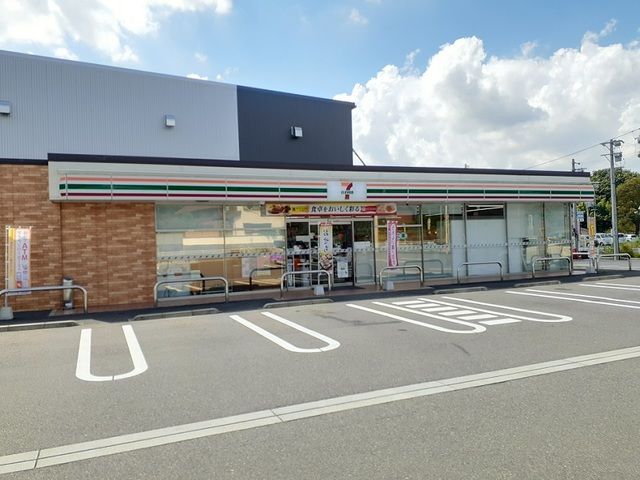 近くのセブンイレブンまで800m（徒歩10分）