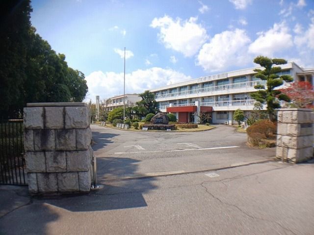 近くの大分工業高校まで1,200m（徒歩15分）