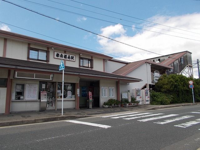 近くの駅まで1,000m（徒歩13分）