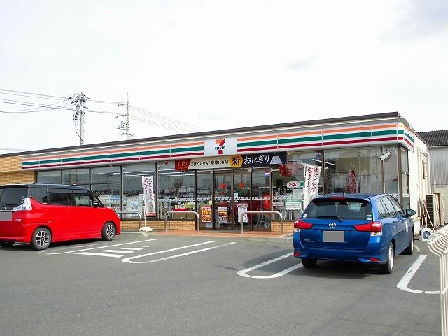 近くのコンビニまで600m（徒歩8分）