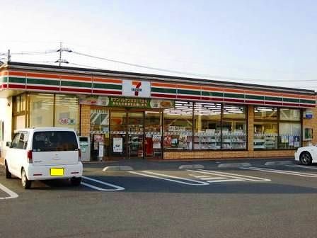 近くのセブンイレブン新涯3丁目店まで450m（徒歩6分）