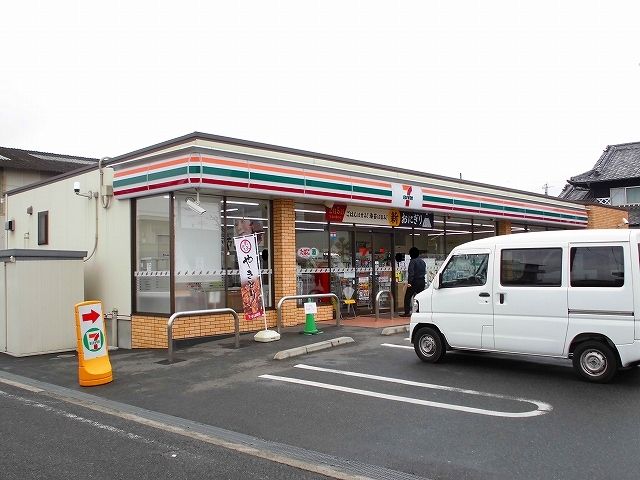近くのセブンイレブン川口4丁目店まで300m（徒歩4分）