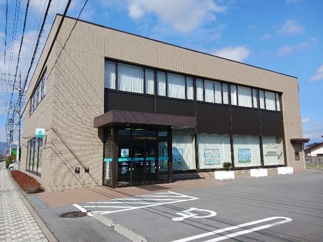 近くの八十二長野銀行南長池支店まで500m(徒歩7分)