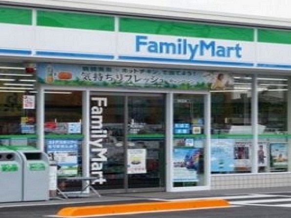 近くのファミリーマート興除店まで800m(徒歩10分)