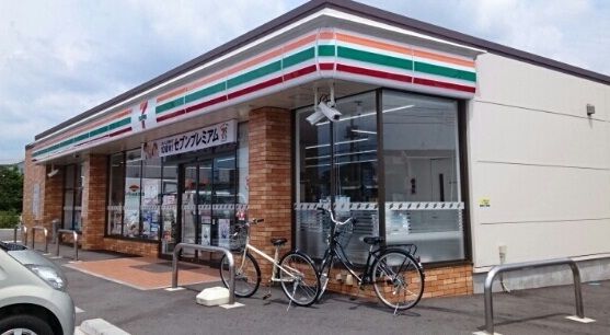 近くのセブンイレブン昭和町河西店まで600m（徒歩8分）