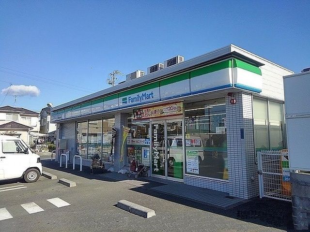 近くのコンビニまで250m（徒歩4分）