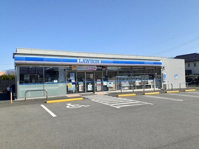 近くのローソン甲府堀之内店まで46m（徒歩1分）