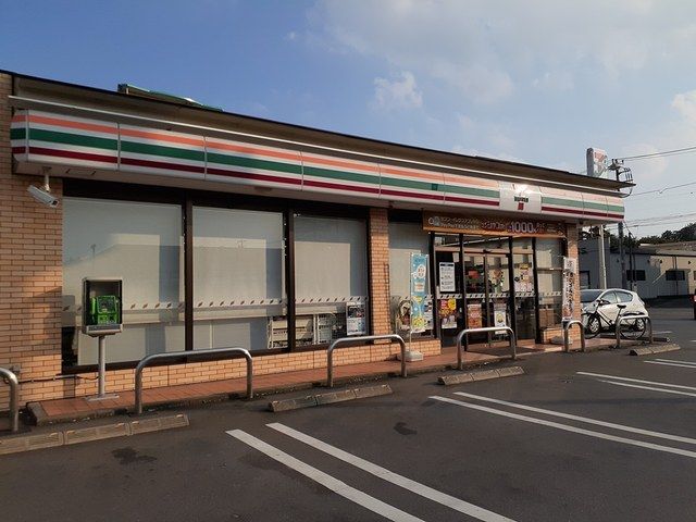 近くのセブンイレブンまで300m（徒歩4分）