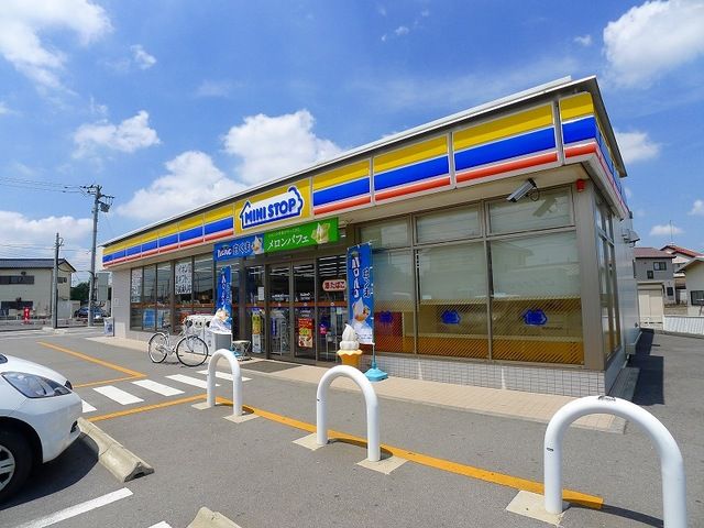 近くのミニストップ太田下浜田店まで600m（徒歩8分）
