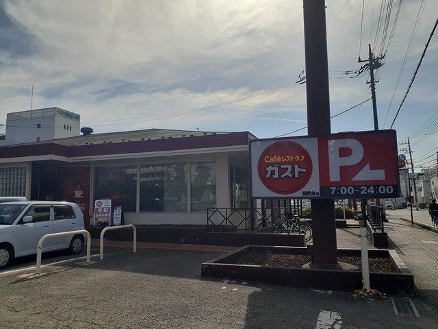 近くの飲食店まで112m（徒歩2分）