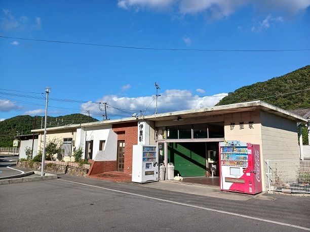 近くの駅まで1,200m（徒歩15分）