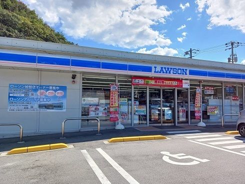 近くのコンビニまで1,400m（徒歩18分）