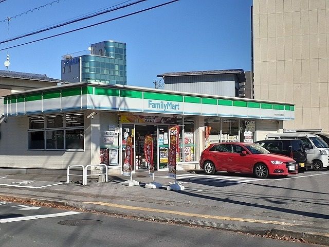 近くのファミリーマート文化会館前店まで140m（徒歩2分）