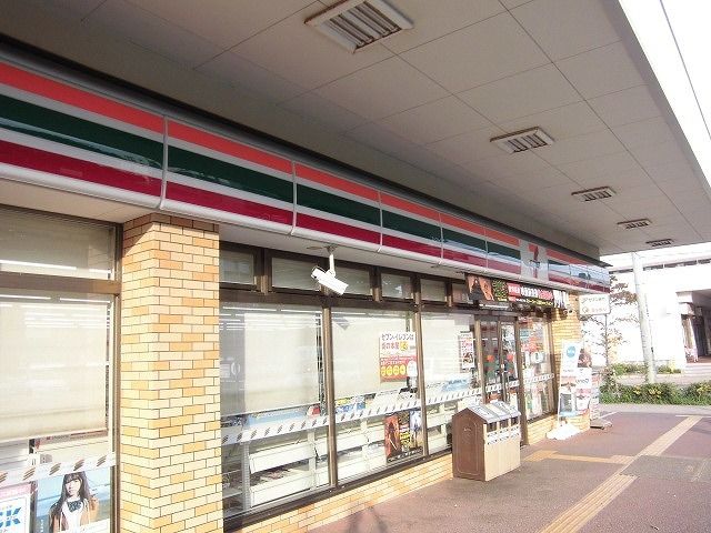 近くのコンビニまで850m（徒歩11分）