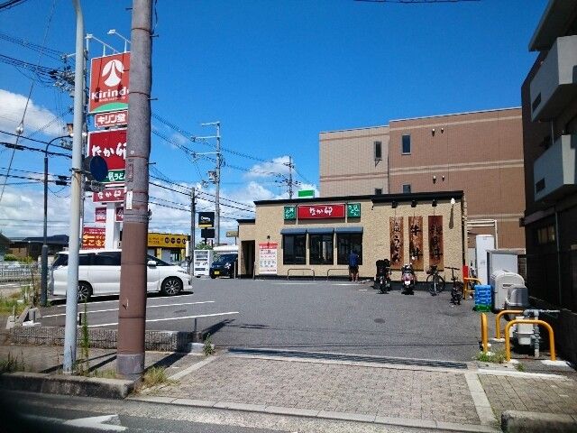 近くの飲食店まで190m（徒歩3分）