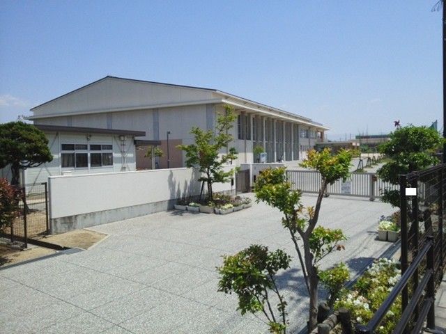 近くの倉敷南小学校まで900m(徒歩12分)