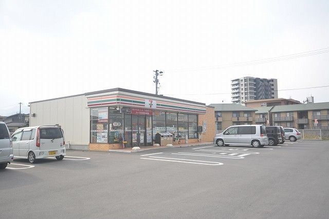 近くのセブンイレブンまで650m（徒歩9分）