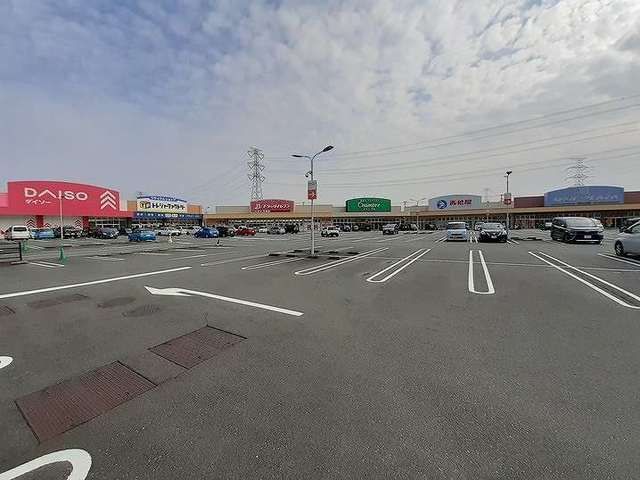 近くのシュロアモール筑紫野まで1,000m（徒歩13分）