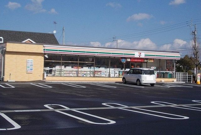 近くのコンビニまで900m（徒歩12分）