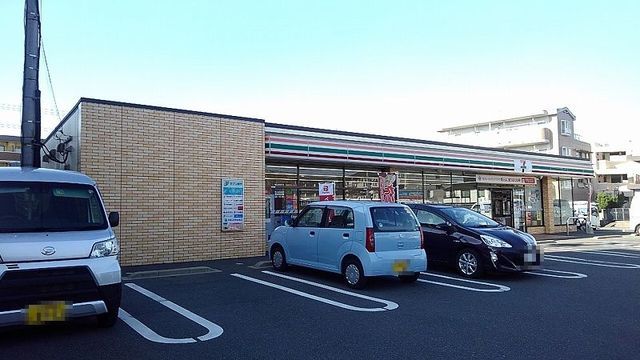 近くのセブンイレブンまで450m（徒歩6分）