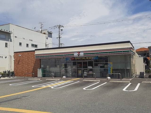 近くのセブンイレブン西宮中前田店様まで350m（徒歩5分）