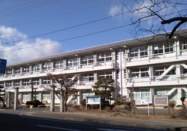 近くの二本松北小学校まで1,300m（徒歩17分）