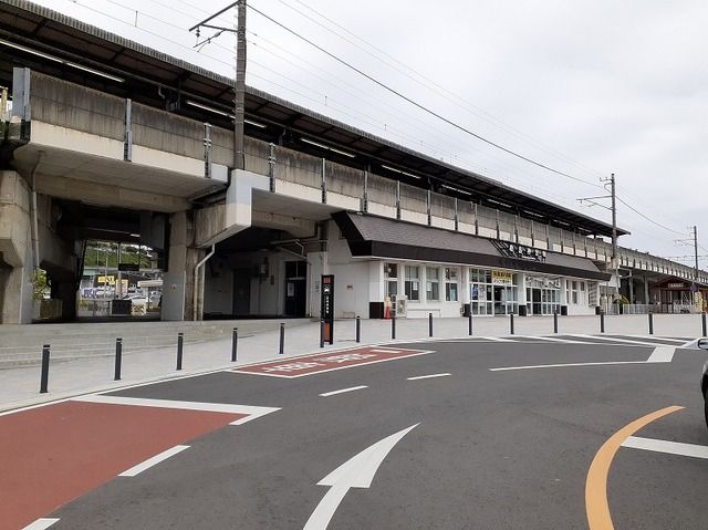近くの駅まで1,700m（徒歩22分）