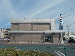 近くの銀行まで900m（徒歩12分）
