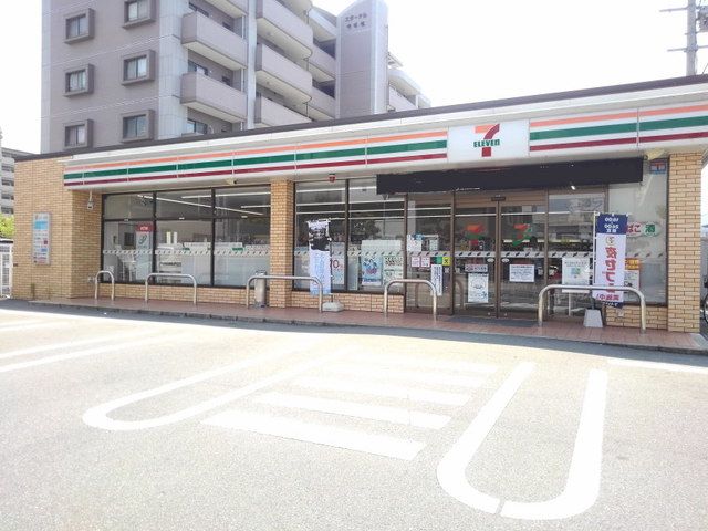 近くのセブンイレブン那珂川今光1丁目まで450m（徒歩6分）