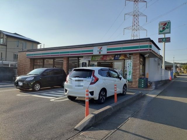 近くのセブンイレブン　小郡美鈴が丘店まで800m（徒歩10分）