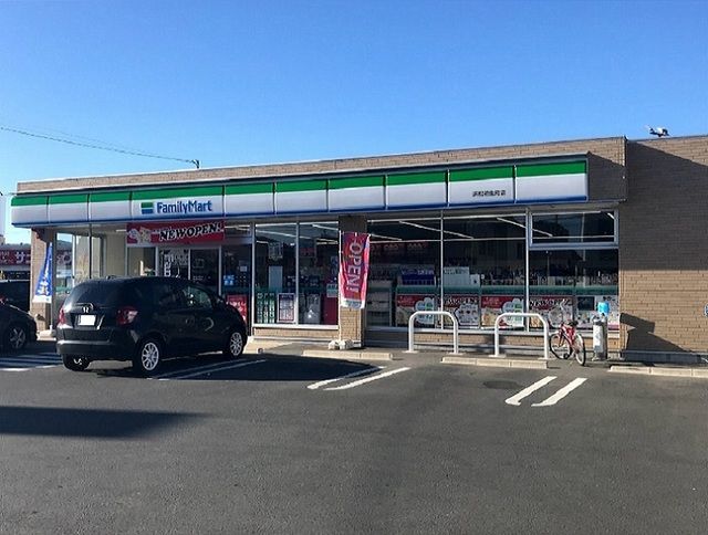 近くのファミリーマート浜松初生町店まで43m(徒歩1分)