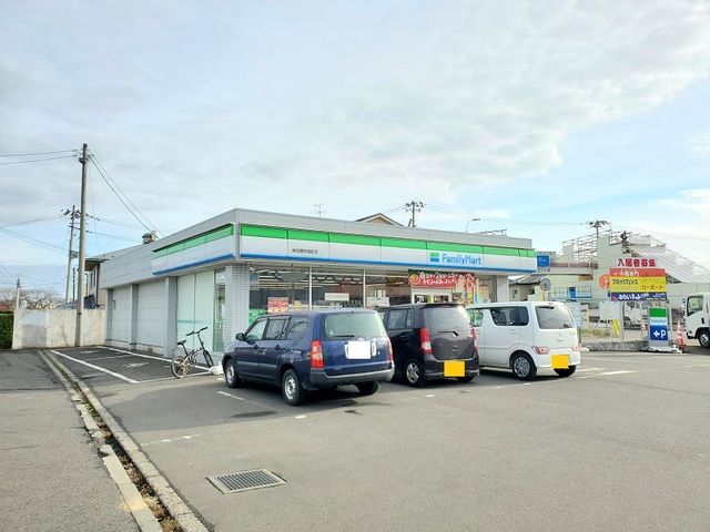近くのファミリーマート柴田農林高校前まで800m（徒歩10分）
