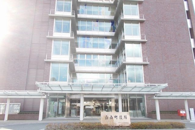 近くの函南町役場まで500m(徒歩7分)