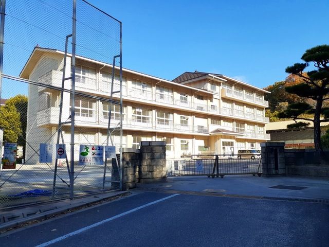 近くの大谷台小学校まで1,000m（徒歩13分）