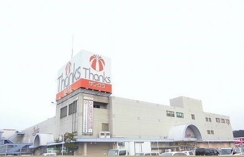 近くのサンクスまで800m（徒歩10分）