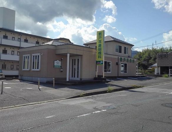 近くの敷戸耳鼻咽喉科医院まで800m（徒歩10分）