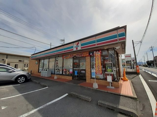 近くのコンビニまで170m（徒歩3分）