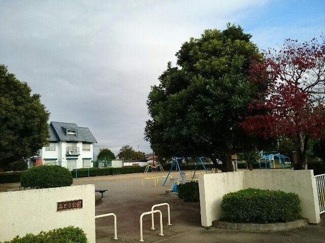 近くの公園まで400m（徒歩5分）