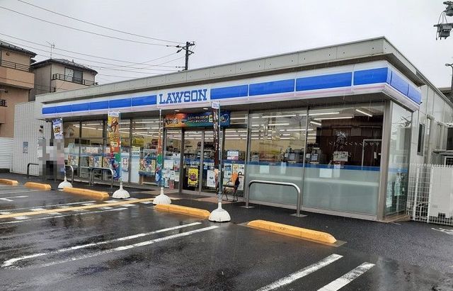 近くのコンビニまで360m（徒歩5分）