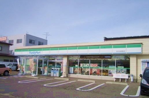 近くのコンビニまで650m（徒歩9分）