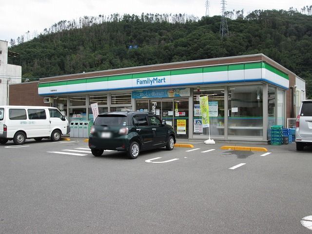 近くのファミリーマート　安曇野明科店まで700m（徒歩9分）