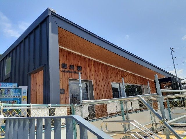 近くの明科駅まで1,000m（徒歩13分）