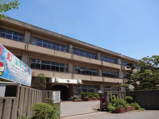 近くの市原市立市原中学校まで1,300m(徒歩17分)