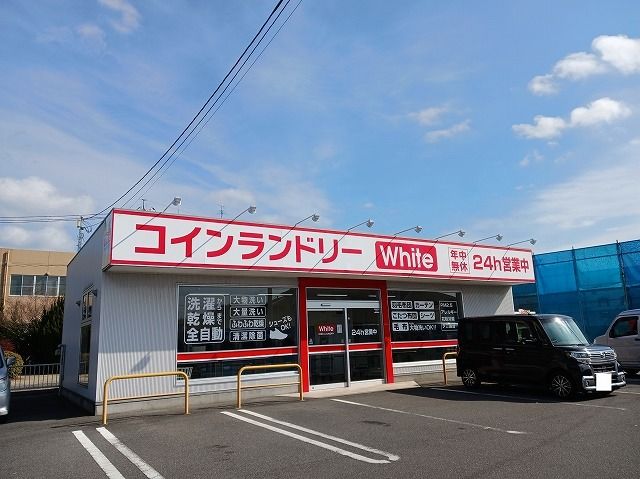近くのファミリーマート平生町角浜店まで100m（徒歩2分）
