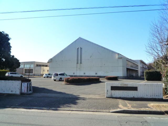 近くのつくば市立手代木中学校まで150m（徒歩2分）